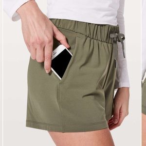 Lululemon On The Fly Shorts *2.5”